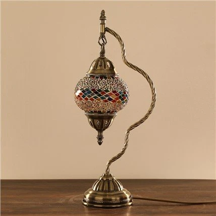 Ar rokām darināts Tiffany turku Marokas mozaīkas galda lampa